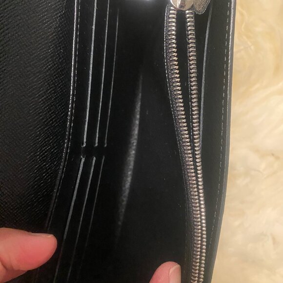 LOUIS VUITTON Epi Portefeuille Sarah Wallet in Black - Picture 17 of 17